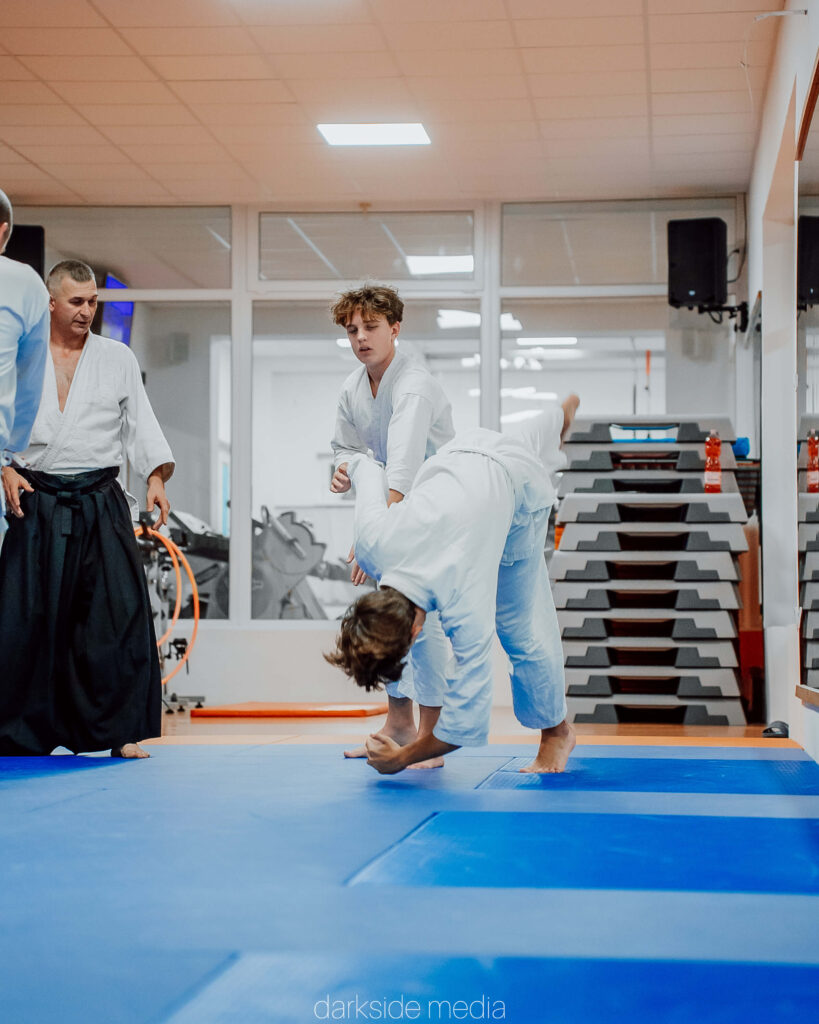 Aikido eséstechnika páros gyakorlatban